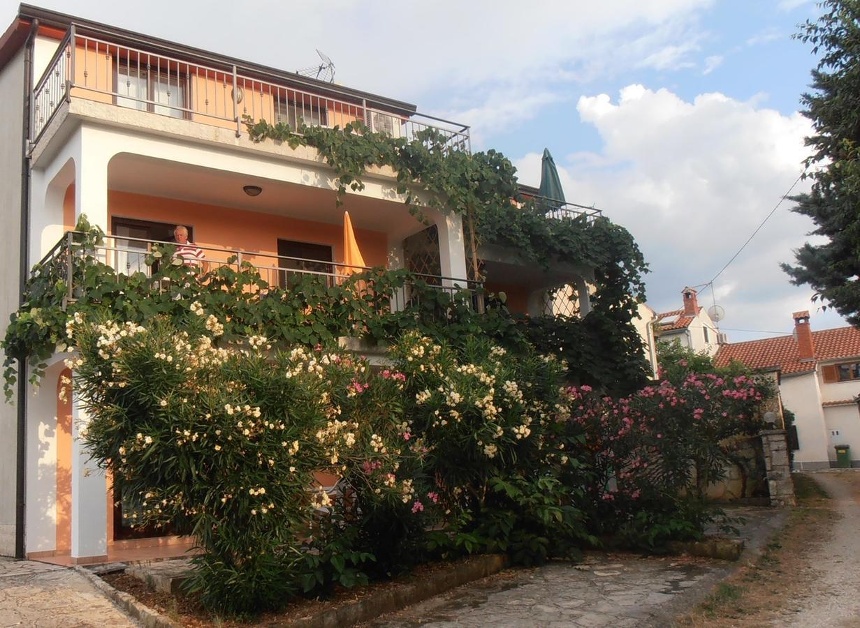 Apartments Coki Funtana Esterno foto