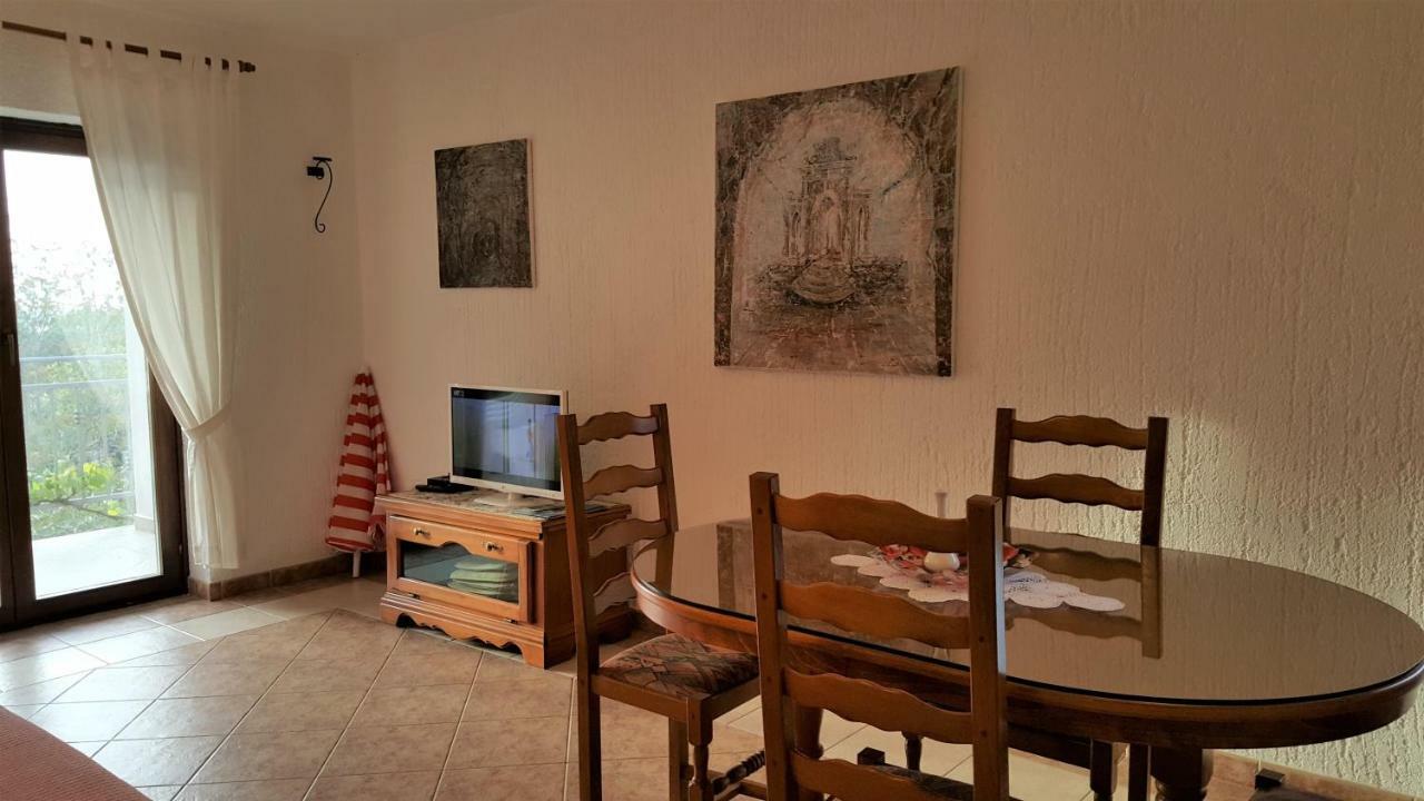 Apartments Coki Funtana Esterno foto